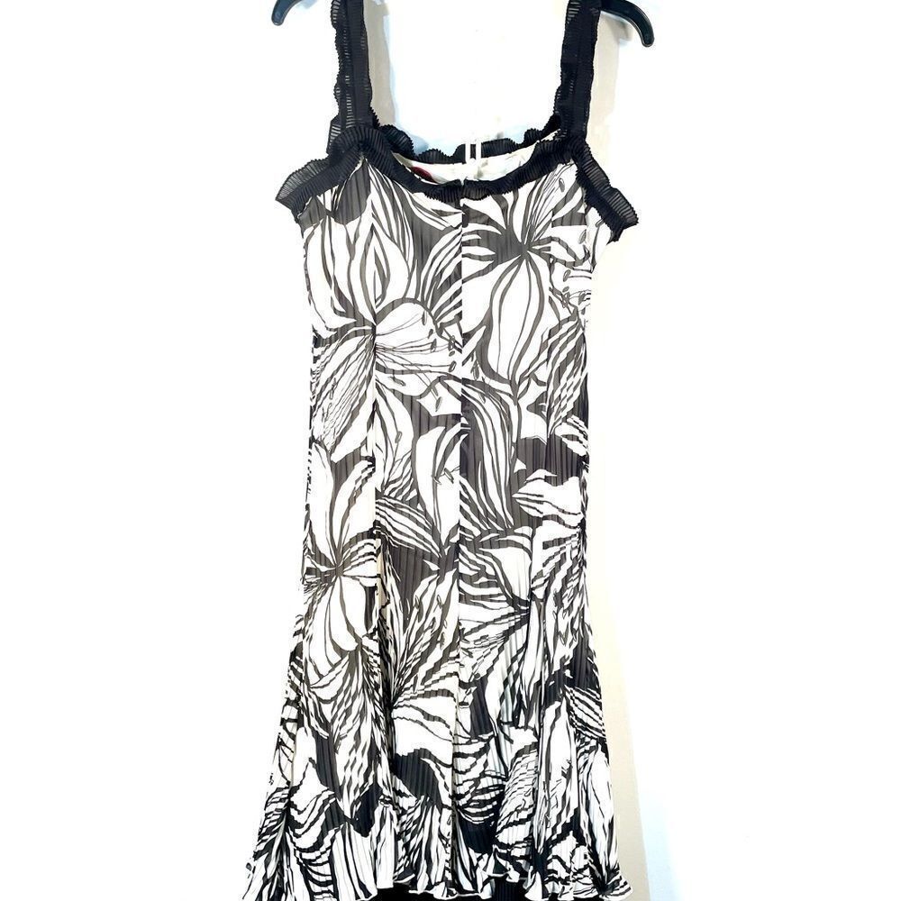 BLACK & WHITE DRESS - Picture 7 of 9